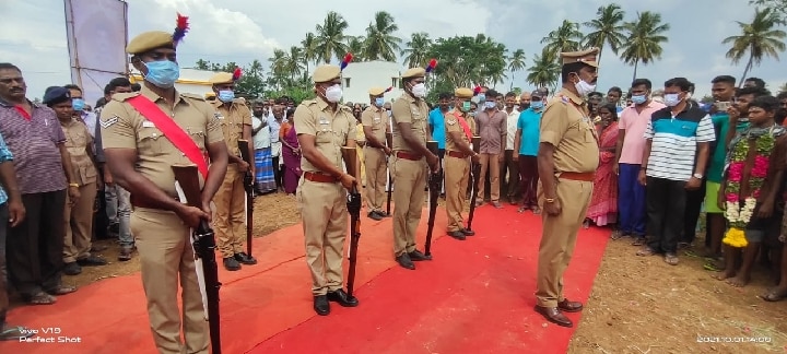 ருத்ரதாண்டவம் படத்திற்காக தடையை மீறி நடத்தப்பட்ட ஊர்வலம் - போலீசை கண்டதும் சிதறி ஓடிய இளைஞர்கள்