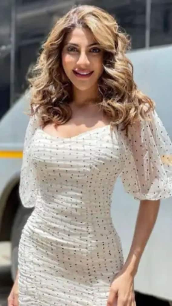 সপ্তাহের পারিশ্রমিক লক্ষ টাকার ওপর যে তারকাদের