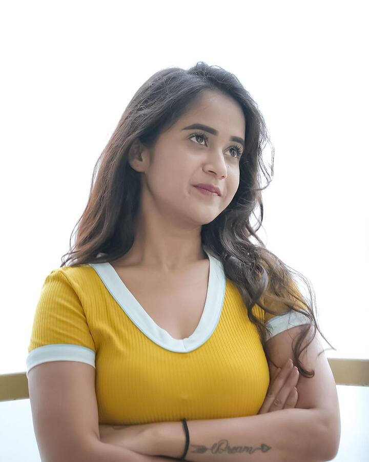 (Image credit: Instagram) ప్రస్తుతం దీప్తి ప్రియుడు షన్నూ కూడా బిగ్ బాస్ 5 సీజన్లో ఉన్నాడు.