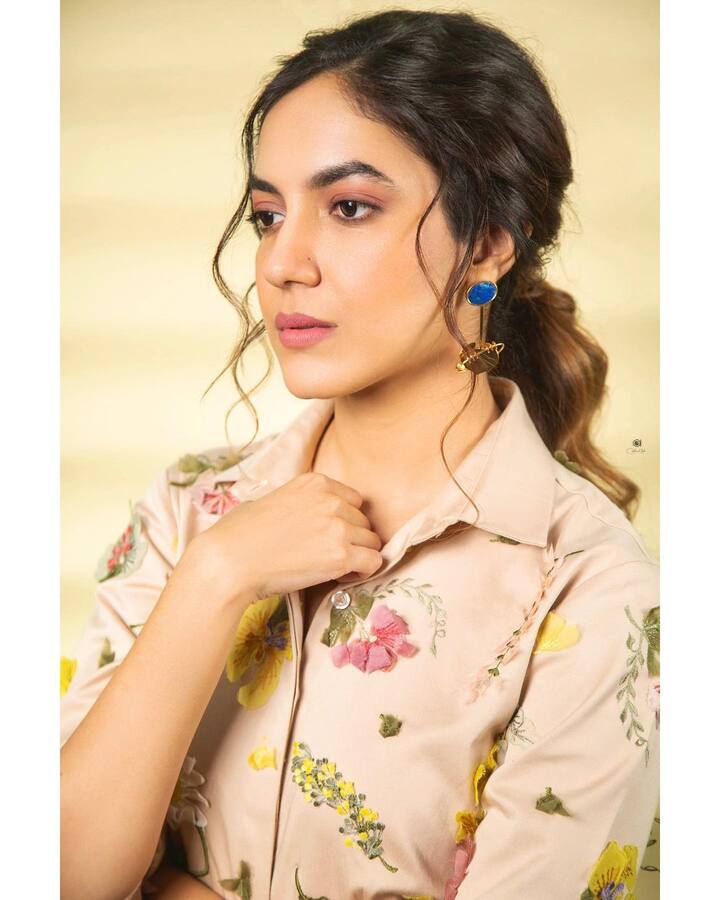 (Image credit: Instagram) ఆ సినిమా సూపర్ హిట్ కావడంతో విజయ్ దేవర కొండతో పాటూ, రితూ వర్మకి తెలుగులో అవకాశాలు తలుపుతట్టాయి.