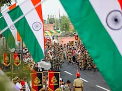 Retreat Ceremony: वाघा बॉर्डर की तर्ज पर जम्मू के आरएसपुरा सेक्टर में शुरू की गई बीटिंग रिट्रीट परेड