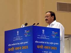 उपराष्ट्रपति नायडू ने बुजुर्गों को किया सम्मानित, कहा- उम्रदराज लोगों को बूढ़ा कहने की जगह 'वृद्ध' या 'बुजुर्ग' कहिए