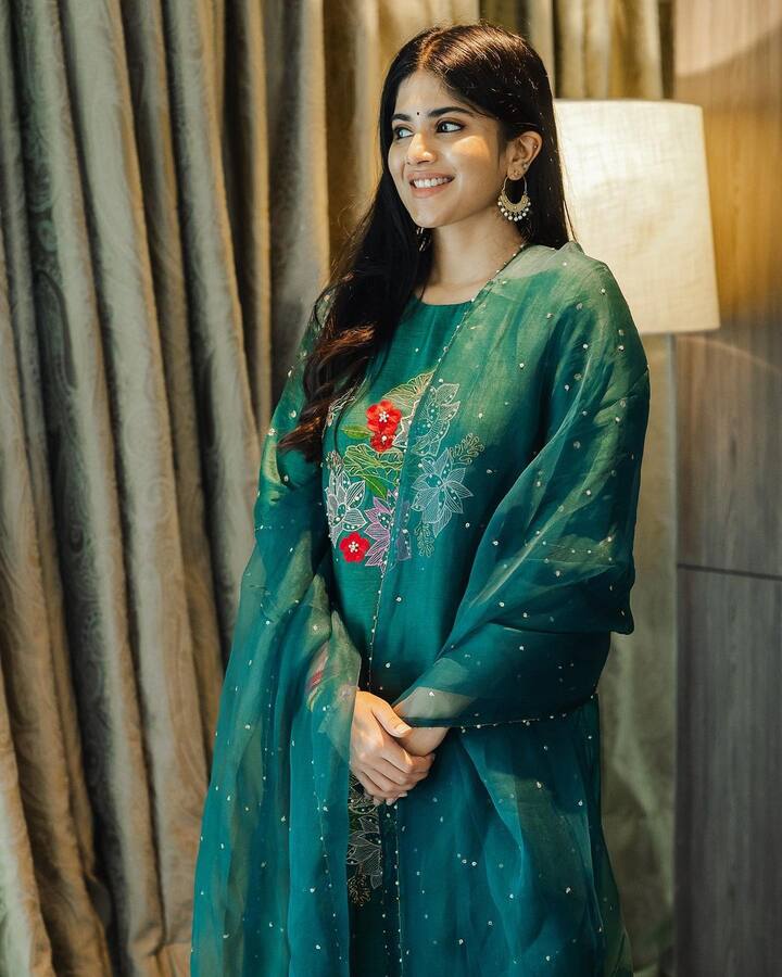 (Image credit: Instagram) బాక్సాఫీసు దగ్గర ఆమె సినిమాలేవీ పెద్దగా ఆడకపోవడమే ఇందుకు కారణం అయ్యుండచ్చు.