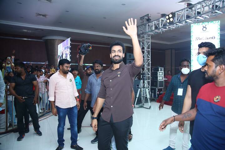 ఈ సందర్భంగా తీసిన ఫోటోలు సోషల్ మీడియాలో వైరల్ అవుతున్నాయి.