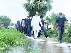 Cyclone Gulab: बिहार में ‘गुलाब’ का असर, तीन जिलों के दौरे पर निकले मुख्यमंत्री नीतीश कुमार, बोरा पर चढ़कर पार किया पानी