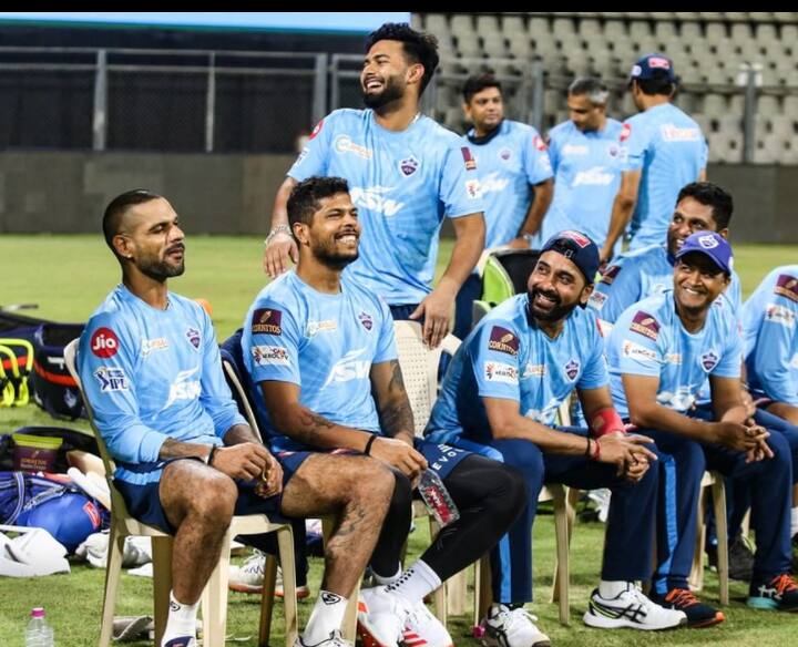 இன்று போட்டி நடைபெற இருக்கும் ஷார்ஜா கிரிக்கெட் மைதானத்தில், மும்பை - டெல்லி அணிகள் ஒரு முறை மோதியுள்ளன. இதில், டெல்லி அணி வெற்றி பெற்றுள்ளது.