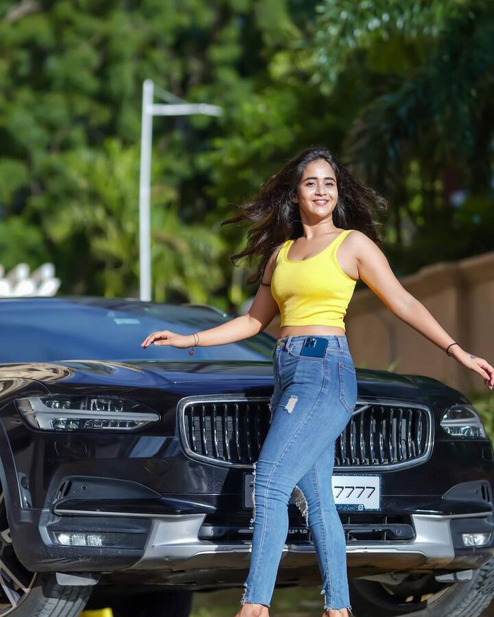 (Image credit: Instagram) దీప్తి సునైన క్యూట్ పిక్స్