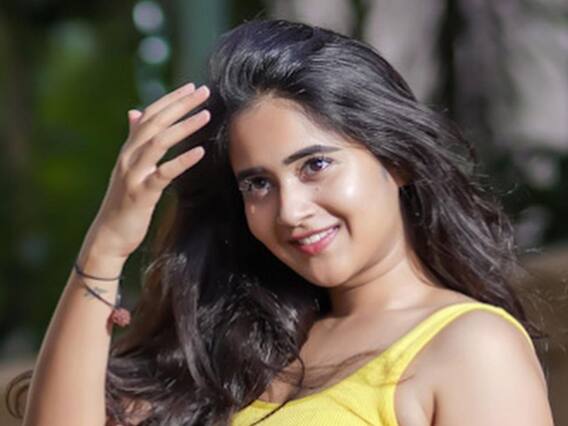 Deepthi sunaina Photos: కన్నుకొట్టి కవ్విస్తున్న దీప్తి... అభిమానుల ఫిదా Deepthi sunaina Photos: కన్నుకొట్టి కవ్విస్తున్న దీప్తి... అభిమానుల ఫిదా