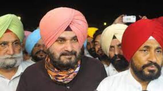 Punjab Crisis पर Sidhu का tweet- 'पद रहे या न रहे, Rahul और Priyanka Gandhi के साथ खड़ा हूं'
