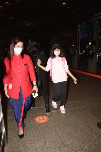 पिंरिपोर्ट नुसार, ऐश्वर्या पॅरिस फॅशन वीक मध्ये पार्टिसिपेट करण्यासाठी गेलीये जिथे ती लॉरियल ब्रॅण्डला रिप्रेजेंट करेल..