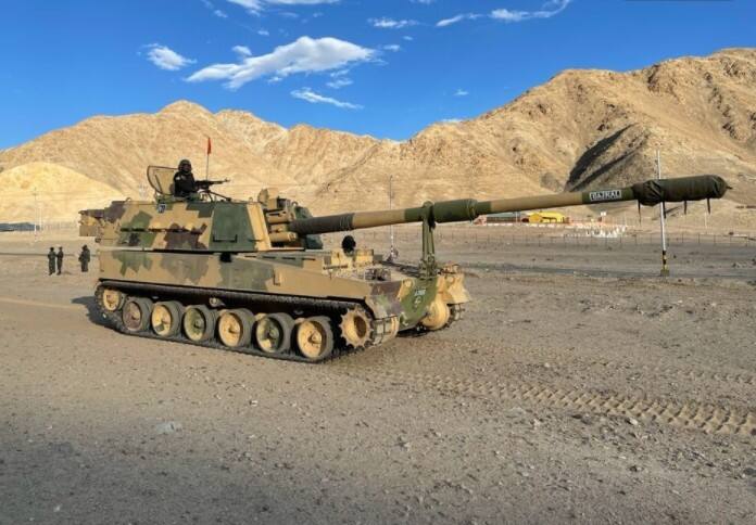 India-China Standoff: Indian Army has deployed the first K9-Vajra self-propelled howitzer regiment in the Ladakh LAC पर भारतीय सेना ने तैनात की K9 वज्र की पहली रेजिमेंट, 50 किमी दूर से दुश्मन को बना सकती है निशाना