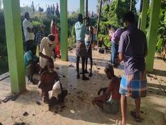 புரட்டாசி 3ஆவது சனிக்கிழமை: திருவத்திபுரம் கோயிலில் மொட்டை அடிக்க வந்தவர்களை விரட்டிய போலீஸ்