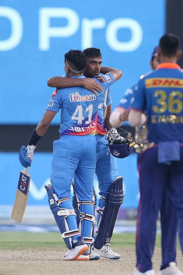 வெற்றி மகிழ்ச்சியில் அஸ்வின் - ஸ்ரேயாஸ்