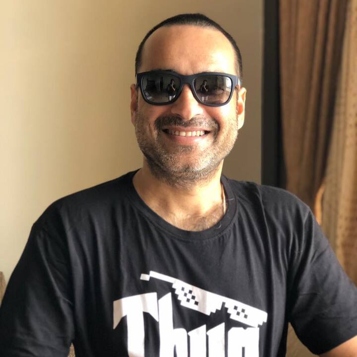 अनुराग कश्यपच्या 'गॅंग्स ऑफ वासेपूर' या चित्रपटामधील पंकज यांच्या अभिनयाला प्रेक्षकंची पसंती मिळाली. पण त्या आधी पंकज यांना अनेक वर्ष बॉलिवूडमध्ये काम मिळवण्यासाठी स्ट्रगल करावा लागला.(Photo: @impankajtripathi/FB)