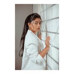 Ammu Abhirami | ஒத்த நிலவை போல... அம்மு அபிராமியின் லேட்டஸ்ட் க்ளிக்ஸ்!