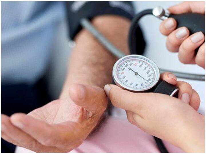 Health Care Tips High Blood Pressure can Increase the risk of these Diseases And Best Time To Take High Blood Pressure Medicine Health Care Tips: High Blood Pressure से बढ़ सकता है इन रोगों का खतरा, जानें बीपी की दवा लेने का सही समय