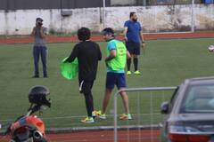 Ranbir Kapoor, Arjun Kapoor, Kartik Aaryan मुंबई के फुटबॉल कोर्ट में दिखे साथ, मैदान में दिखा स्वैग