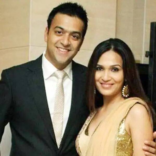 सुपरस्टार रजनीकांत की बेटी सौंदर्या रजनीकांत ने इंडस्ट्रीयलिस्ट अश्विन राम कुमार से पहली शादी रचाई थी. लेकिन शादी के 7 साल बाद दोनों का तलाक हो गया था.