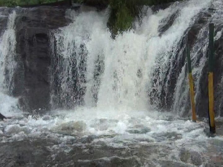 தேனி : பெரியகுளம் கும்பக்கரை அருவியில் நீண்ட இடைவெளிக்கு பிறகு நீர்வரத்து அதிகரிப்பு..!