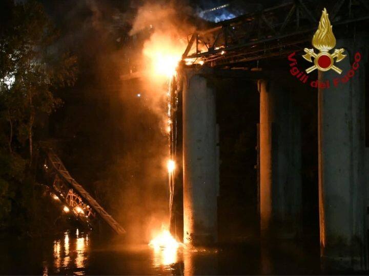 Rome: Massive Fire Brings Down Part Of Iconic 19th Century Bridge | SEE VIDEO Rome: Massive Fire Brings Down Part Of Iconic 19th Century Bridge | SEE VIDEO