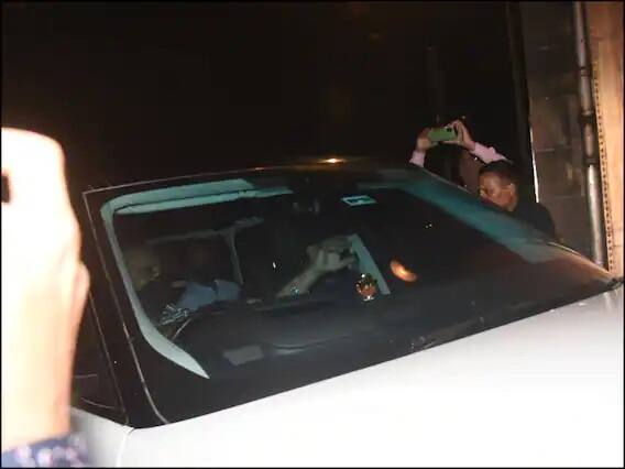 एनसीबीने रविवारी दावा केला की, बॉलिवूड स्टार शाहरुख खानचा मुलगा आर्यन खान आणि अटक केलेल्या तीन आरोपींमधील संबंध दाखवण्याचे पुरावे त्याच्याकडे आहेत आणि मुंबई किनाऱ्यावरील क्रूझ जहाजातून जप्त केलेल्या ड्रग प्रकरणात तस्कर. (छायाचित्र: मानव मंगलानी)