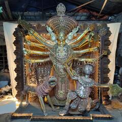 Durga Puja 2021 : প্রায় তিন কুইন্টাল ওজনের ধাতব দুর্গা তৈরি করে চমক বিশ্বভারতীর অধ্যাপকের