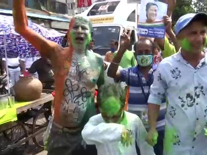 Bhabanipur Bypoll: भवानीपुर सीट पर ममता बनर्जी आगे, टीएमसी समर्थकों में छाई खुशी, सीएम आवास के बाहर जश्न का माहौल