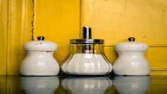 Less Salt Side Effects: খাবারে কম নুন খাচ্ছেন? জানেন কি হতে পারে?