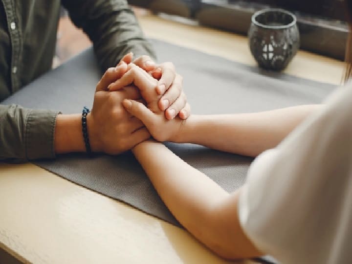 how to talk about marriage with your partner dating tips रिश्ते को एक कदम ले जाना है आगे? पार्टनर से यूं बढ़ाए शादी की बात