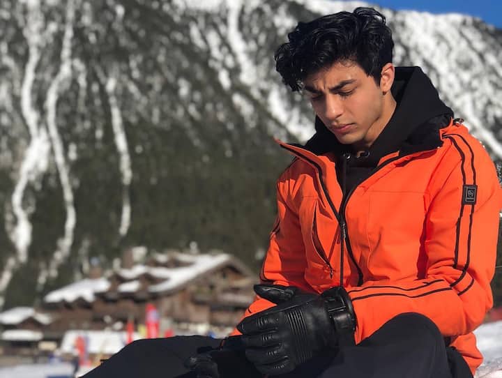 या प्रकरणी मोठी अपडेट आली असून क्रूझ पार्टी प्रकरणी शाहरूख खानचा मुलगा आर्यन खानची चौकशी सुरू आहे.(Photo:@___aryan___/IG)