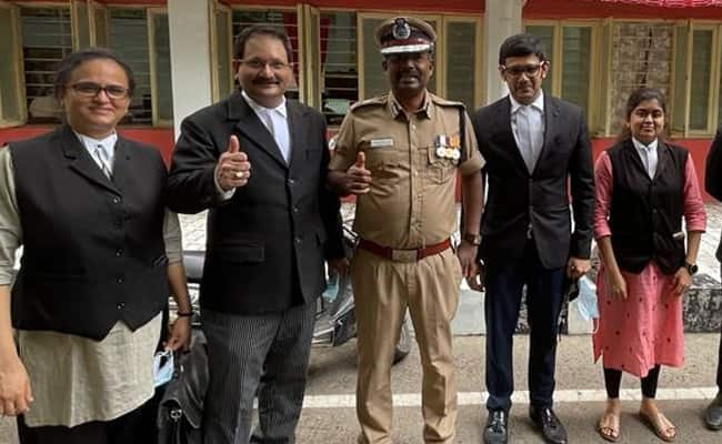 Emotional Cop Chose To Wear Bloodstained Badge From Rajiv Gandhi Assassination Day On Retirement Emotional Cop Chose To Wear Bloodstained Badge From Rajiv Gandhi Assassination Day On Retirement