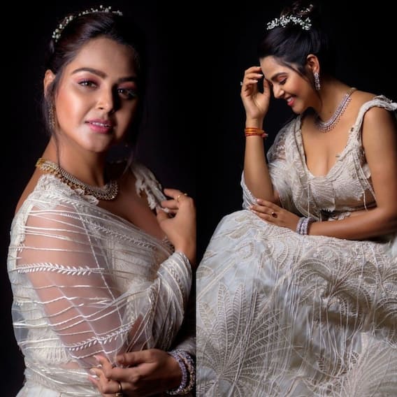 Monal Gajjar Photos: 'దిష్టి పెట్టకండిరా నాయనా..' మోనాల్ ఫోటోలపై నెటిజన్ల రియాక్షన్.. Monal Gajjar Photos: 'దిష్టి పెట్టకండిరా నాయనా..' మోనాల్ ఫోటోలపై నెటిజన్ల రియాక్షన్..