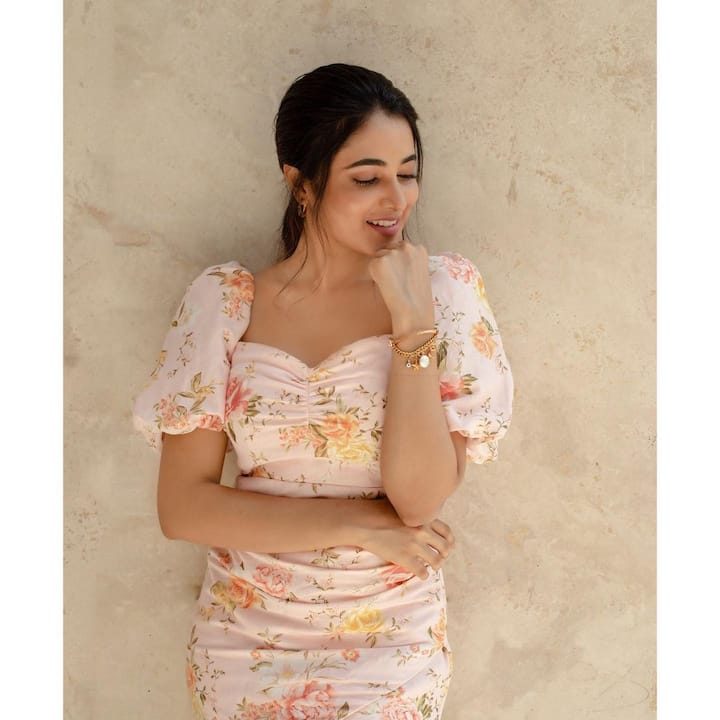 (Image credit: Instagram) శివ కార్తికేయన్, సూర్య వంటి పెద్ద హీరోల పక్కన ఛాన్సు కొట్టేసింది ఈ చెన్నై భామ.