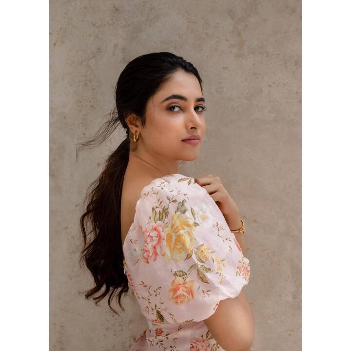(Image credit: Instagram) ప్రియాంక పుట్టింది, పెరిగింది అంతా చెన్నైలోనే. అందుకే ఈమెను చెన్నై చిన్నది అని పిలుచుకోవచ్చు.