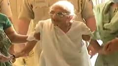 PM Modi's Mother Heeraben Modi casts her vote | Gandhinagar Civic elections