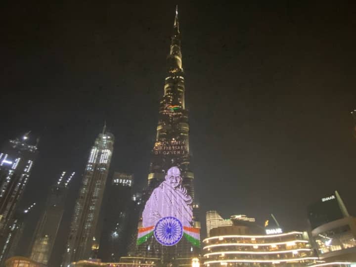 Burj Khalifa Celebrates Gandhi Jayanti: गांधी जयंती पर 'अहिंसा के पुजारी' के रंग में रंगा बुर्ज खलीफा, देखें ये खास वीडियो