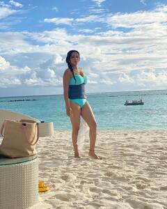 In Pics: समंदर के किनारे स्विमसूट में दिखा Monalisa का खूबसूरत अंदाज, मिनटों में वायरल हुईं ये खूबसूरत तस्वीरें