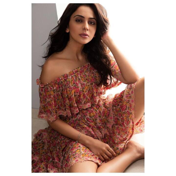 (Image credit: Instagram) వెంకటాద్రి ఎక్స్ ప్రెస్ తో ఫామ్ లోకి వచ్చింది రకుల్. ఇక అక్కణ్నించి వెనుదిరిగి చూసుకోలేదు.