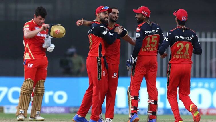 IPL 2021: RCB won the match by 6 runs against PBKS and qualified for playoffs in Match 48 at Sharjah Cricket Stadium PBKS vs RCB, Match Highlights: रोमहर्षक सामन्यात पंजाबला नमवत रॉयल चॅलेंजर्स बेंगळुरू प्लेऑफमध्ये, वाचा कोणी फिरवली मॅच