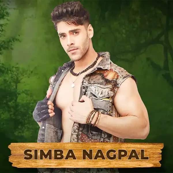 सिंबा नागपाल भी इस साल कंटेस्टेंट हैं और उन्होंने भी बिना किट के प्रवेश किया.