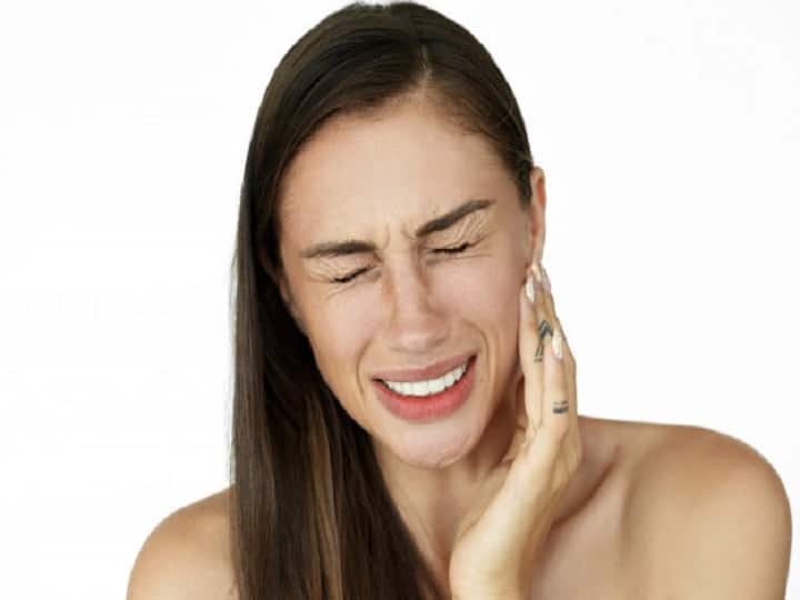 Sensitivity In Teeth Home Remedies Causes And Treatment Tooth Sensitivity Symptoms क्या आपके दांतों में सेंस्टिविटी की प्रॉब्लम है, तो जानिए क्या हैं इसके कारण?