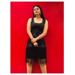 Monal Gajjar Photos: 'దిష్టి పెట్టకండిరా నాయనా..' మోనాల్ ఫోటోలపై నెటిజన్ల రియాక్షన్.. 