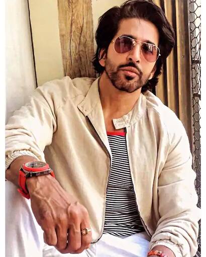 विशाल कोटियान याने देखील छोट्या पडद्यावर बराच काळ घालवलेला आहे. तो सलमान खानचा मोठा चाहता आहे. भाईजानने त्याला चांगलेच इंप्रेस केले आहे. (फोटो – सोशल मीडिया)