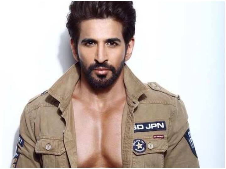 Bigg Boss 15: Salman Khan को देखकर इमोशनल हुए Vishal Kotian, बोले- 'जिस हीरो की फिल्म का टिकट बेचता था,आज उसके साथ स्टेज पर खड़ा हूं' Vishal Kotian became emotional after seeing Salman Khan said I have seen a very bad phase in life Bigg Boss 15: Salman Khan को देखकर इमोशनल हुए Vishal Kotian, बोले- 'जिस हीरो की फिल्म का टिकट बेचता था,आज उसके साथ स्टेज पर खड़ा हूं'