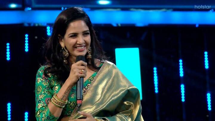 இவர் தெலுங்கு நடிகர் பிரதீப் குமாரை 2017 இல் திருமணம் செய்து கொண்டார்