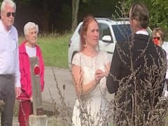 Wedding at Border: రెండు దేశాల బోర్డర్‌లో ఒక్కటైన జంట.. అక్కడే ఎందుకు పెళ్లి చేసుకున్నారో తెలిస్తే గుండె బరువెక్కుతుంది