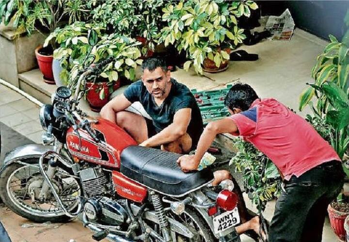 தோனியை மட்டுமல்ல, நம் அனைவரின் மனதையும் கொள்ளையடிக்கும் Yamaha RX 100!