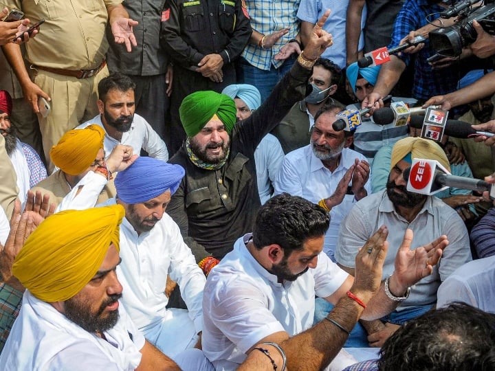 Lakhimpur Kheri Violence Navjot Singh Sidhu demands case of sedition against Haryana CM ML Khattar for his statement Lakhimpur Kheri Violence: सिद्धू की मांग- हरियाणा के सीएम मनोहर लाल खट्टर के खिलाफ दर्ज हो देशद्रोह का केस