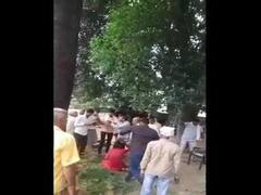 Clash in Gonda: मंदिर पर कब्जे को लेकर दो पक्षों में भिड़ंत, महंत और शिष्य की जमकर हुई पिटाई