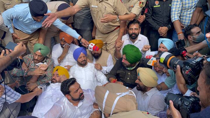ਨਵਜੋਤ ਸਿੱਧੂ ਨੂੰ ਪੁਲਿਸ ਨੇ ਲਿਆ ਹਿਰਾਸਤ 'ਚ, ਲਖੀਮਪੁਰ ਖੇੜੀ ਹਿੰਸਾ ਖ਼ਿਲਾਫ਼ ਕਰ ਰਹੇ ਸੀ ਪ੍ਰਦਰਸ਼ਨ